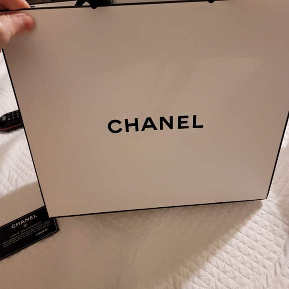 CHANEL Black Patent Leather Bag - Picture 8 of 14